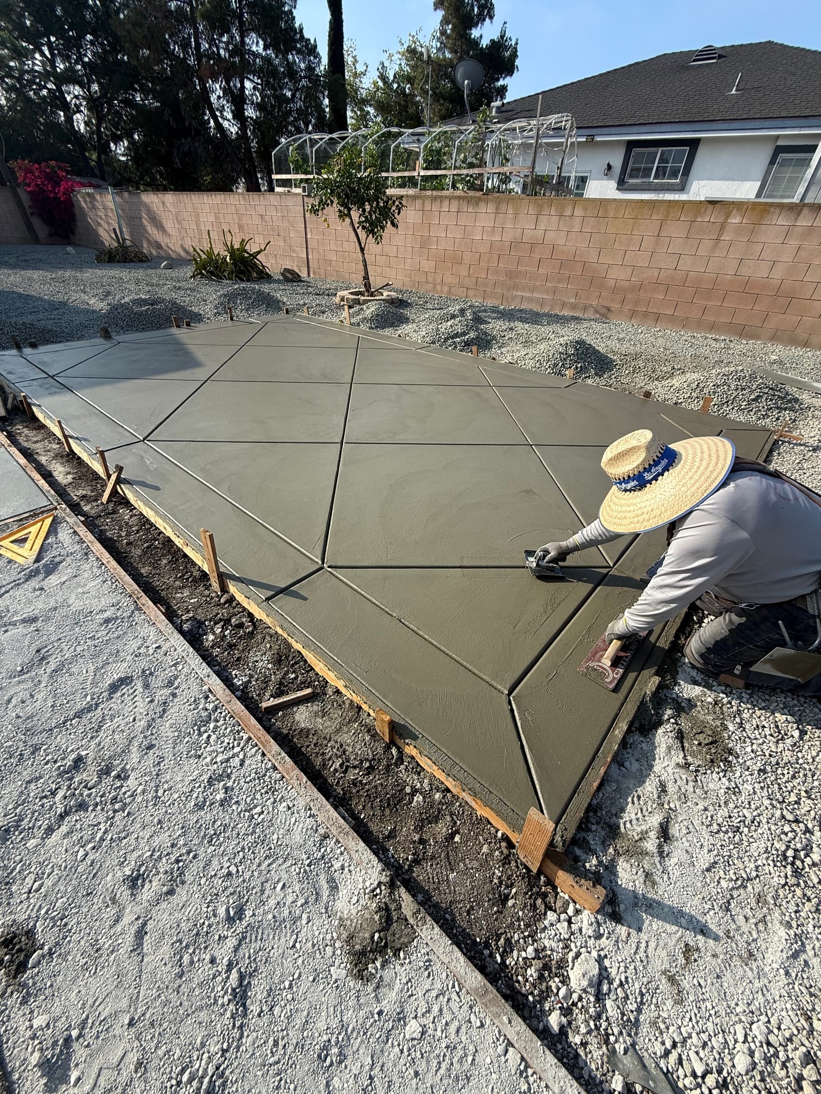 Finishing a concrete slab