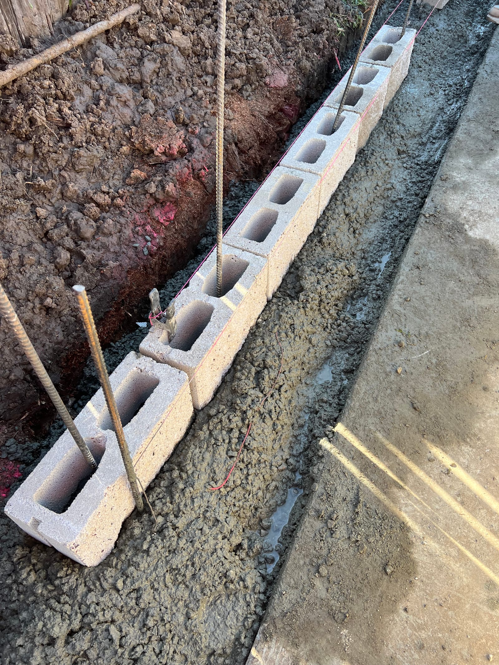 Block retaining wall foundation